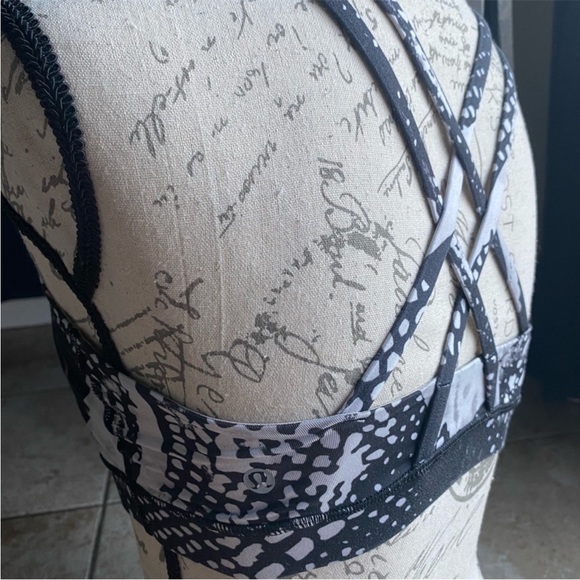 🔲Lululemon~Energy Longline Sports Bra - Picture 2 of 3